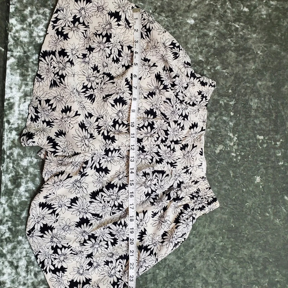 Lowry's Farm Floral Paperbag Shorts - Picture 5 of 8